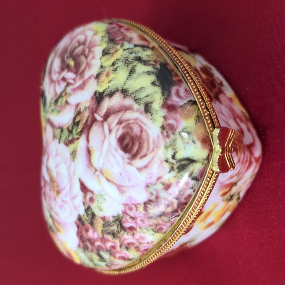 Vintage Lily Creek Floral Heart-Shaped Gold Trim Trinket Box